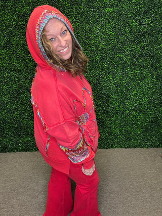 Easel Daisy Patch Pullover